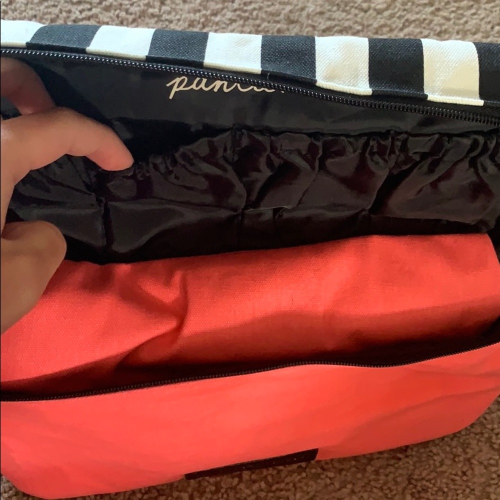 Victoria Secret travel bag - Picture 6 of 7